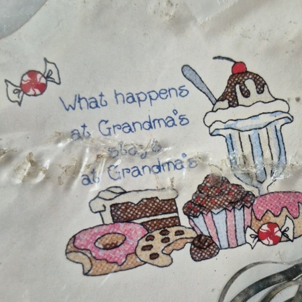 Apron Stamped cross stitch embroidery What happens at Grandma's... - Picture 4 of 6